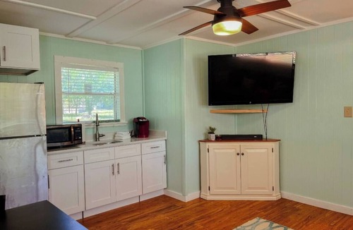 Granite Shoals House | Cozy Waterfront Home on Lake LBJ Kayaks Included!
