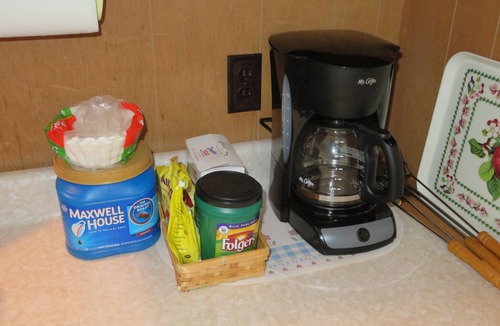 North Kingstown Cottage | Cozy waterfront cottage with semi-private beach!