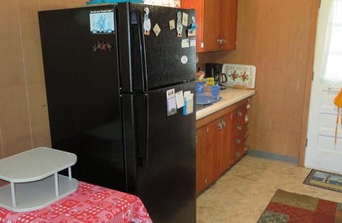 North Kingstown Cottage | Cozy waterfront cottage with semi-private beach!