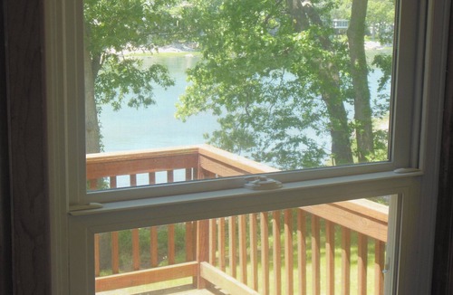 North Kingstown Cottage | Cozy waterfront cottage with semi-private beach!