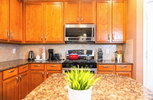 Katy House | Cozy WaterFront View House in enchanting Katy