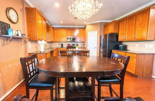 Katy House | Cozy WaterFront View House in enchanting Katy