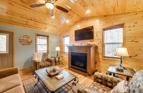 Waverly House | Cozy Waverly Cabin w/Fireplace & Deck!