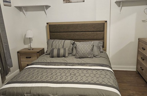 Williamsbridge Apartment | Cozy welcome warm stay