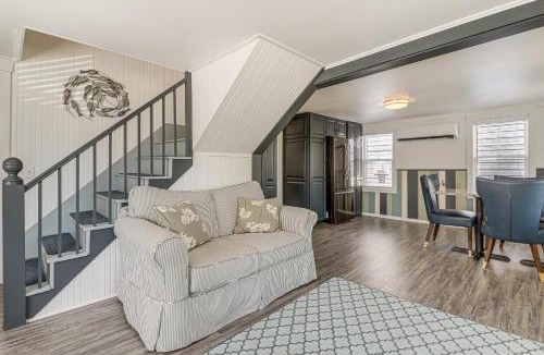 Wells House | Cozy Wells Cottage with Deck Steps to Beach!
