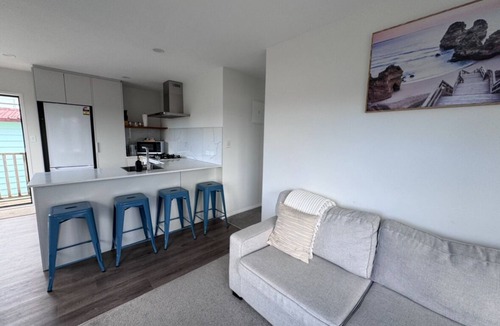 Henderson Apartment | Cozy West Auckland Accomodation
