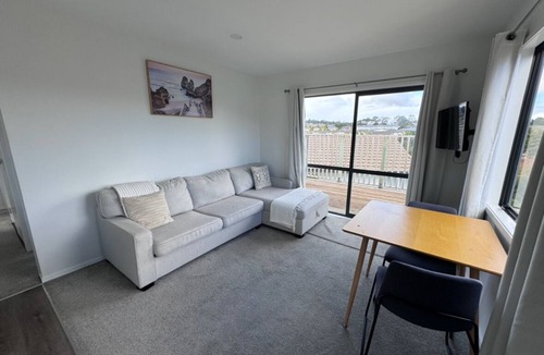 Henderson Apartment | Cozy West Auckland Accomodation