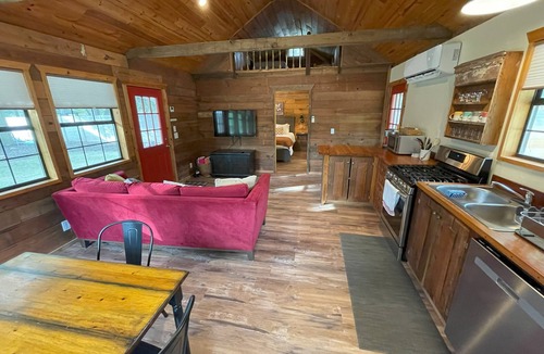 Austin Cabin | Cozy, west Austin cabin near Lake Austin, & within 15 miles of downtown