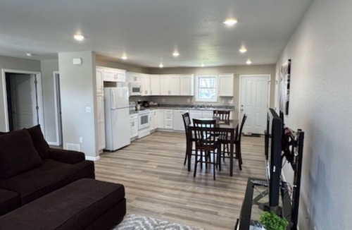 Seymour House | Cozy West Duplex