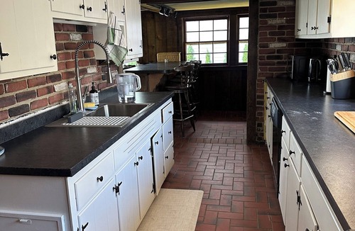 Westport House | Cozy Westport Beachfront Retreat