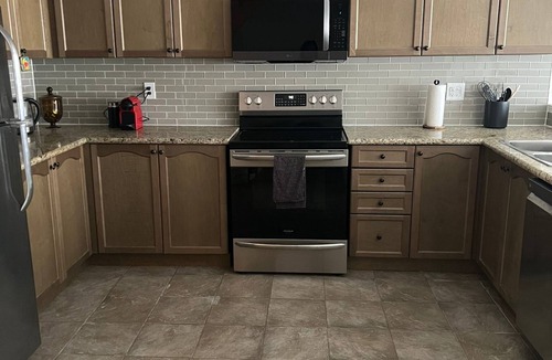 Whitby House | Cozy Whitby Shores Townhome| Marina and Free Parking