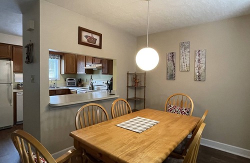 North Woodstock House | Cozy White Mountain Townhouse/Fireplace Sleep 6/Near Loon