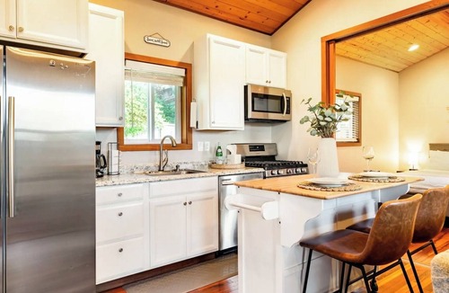 Sherwood - Tualatin South Cabin | Cozy Willamette Valley Cabin With Modern Comforts