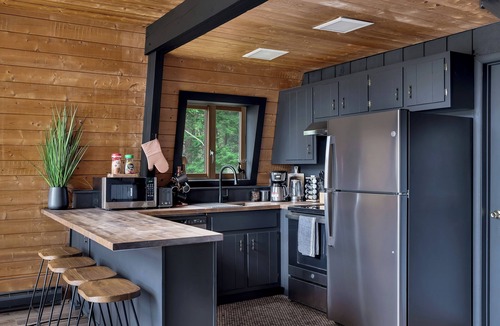 Hensonville Cabin | Cozy Windham A-Frame - Hot Tub Game Room BBQ