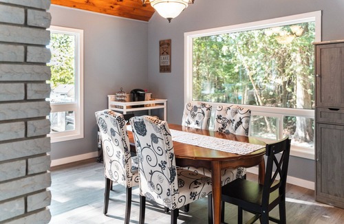 Minden Hills Cottage | Cozy Winter Lake Escape | 10 min from Haliburton - Grand Fireplace - Lakeviews