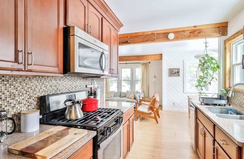 Jewett House | Cozy Winter Retreat Minutes from Hunter Mountain