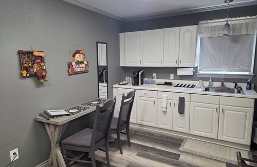 Mineola Cottage | Cozy with Local Airport View