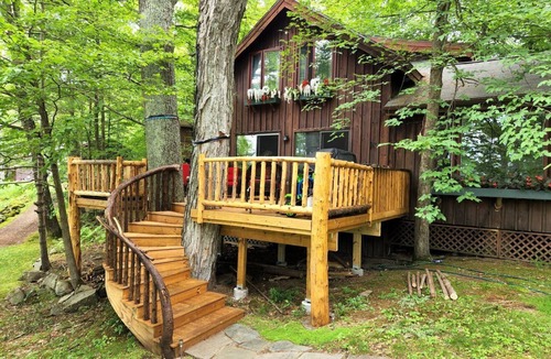 Pilot Knob Cabin | Cozy Wooded Waterfront Cabin on Lake George