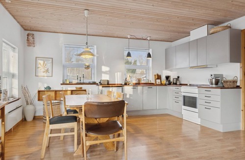 Hoensinge House | Cozy wooden cottage close to nature and beach