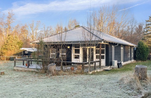 Hoensinge House | Cozy wooden cottage close to nature and beach