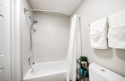 Crestline Heights Apartment | Cozy work & stay apartment in Birmingham