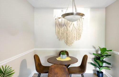 Crestline Heights Apartment | Cozy work & stay apartment in Birmingham
