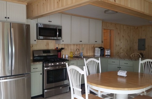 Hartford Cabin | Cozy Year-round Camp with Water Frontage