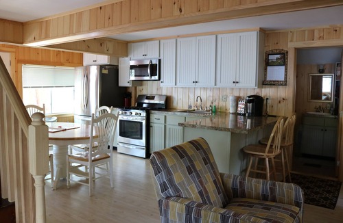 Hartford Cabin | Cozy Year-round Camp with Water Frontage