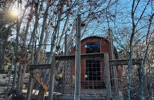 Cardinal Hills Estates Cabin | Cozy Yurt in perfect Austin with AC, Free Wifi, free Parking & jacuzzi use