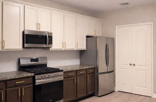 Tomball House | Cozy3-bedroom townhome Sleeps 6-in charming Tomball