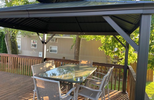 Virgil Cottage | CozyCottage in Niagara On The Lake with Vinyard View 10 minutes from Downtown