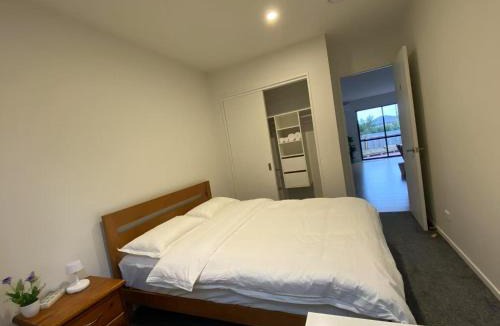 Auckland House | CozyNest