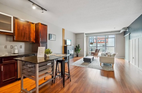 Mill District Apartment | CozySuites 2BR Mill District with gym # 01
