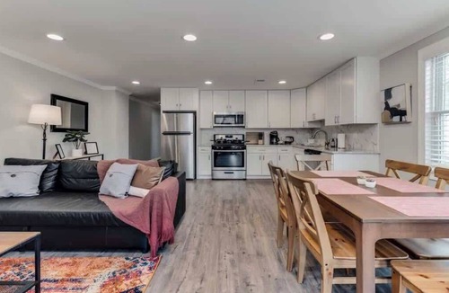 Potomac West Condo | CozySuites 3BR/3BA Charming Colonial Home