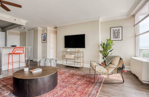 Old Louisville Apartment | CozySuites 800 Tower 1BR w/gym! 02