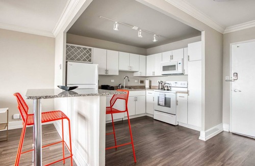 Old Louisville Apartment | CozySuites 800 Tower 1BR w/gym! 02