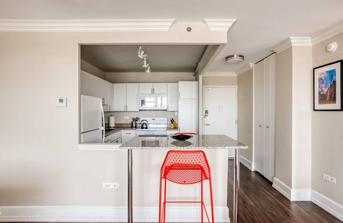 Old Louisville Apartment | CozySuites 800 Tower 1BR w/gym! 02