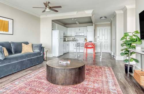 Old Louisville Apartment | CozySuites 800 Tower 1BR w/gym! 05