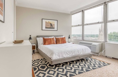Old Louisville Apartment | CozySuites 800 Tower 1BR w/gym! 05