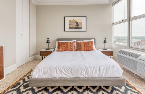 Old Louisville Apartment | CozySuites 800 Tower 1BR w/gym! 05