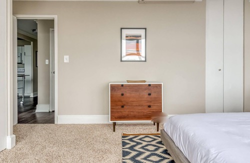 Old Louisville Apartment | CozySuites 800 Tower 1BR w/gym! 05