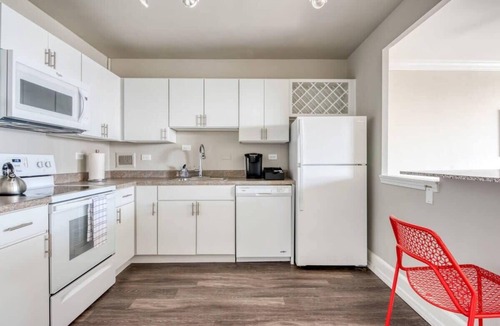 Old Louisville Apartment | CozySuites 800 Tower 1BR w/gym! 15