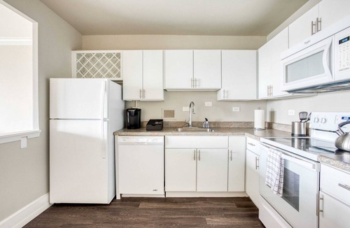 Old Louisville Apartment | CozySuites 800 Tower 1BR w/gym! 16