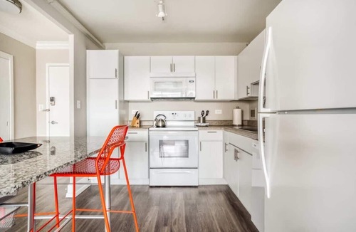Old Louisville Apartment | CozySuites 800 Tower 1BR w/gym! 17