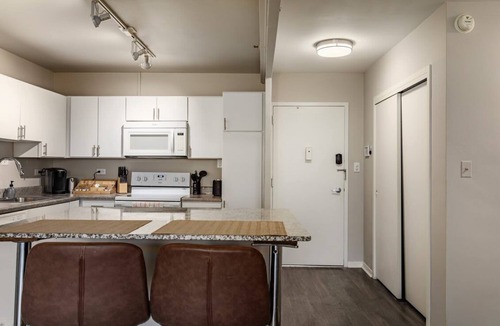 Old Louisville Apartment | CozySuites 800 Tower 1BR w/gym! 19