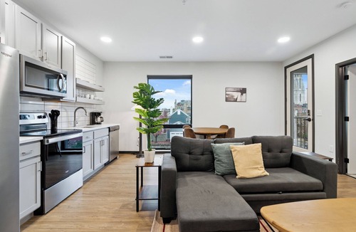 Lockerbie Square Apartment | CozySuites at Block20