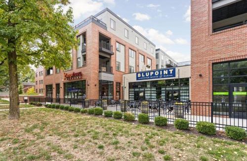 Meridian-Kessler Apartment | CozySuites at Meridian Kessler