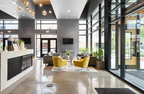 Meridian-Kessler Apartment | CozySuites at Meridian Kessler