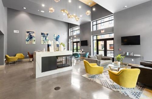 Meridian-Kessler Apartment | CozySuites at Meridian Kessler
