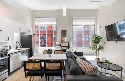 Downtown Cincinnati Apartment | CozySuites at Textile